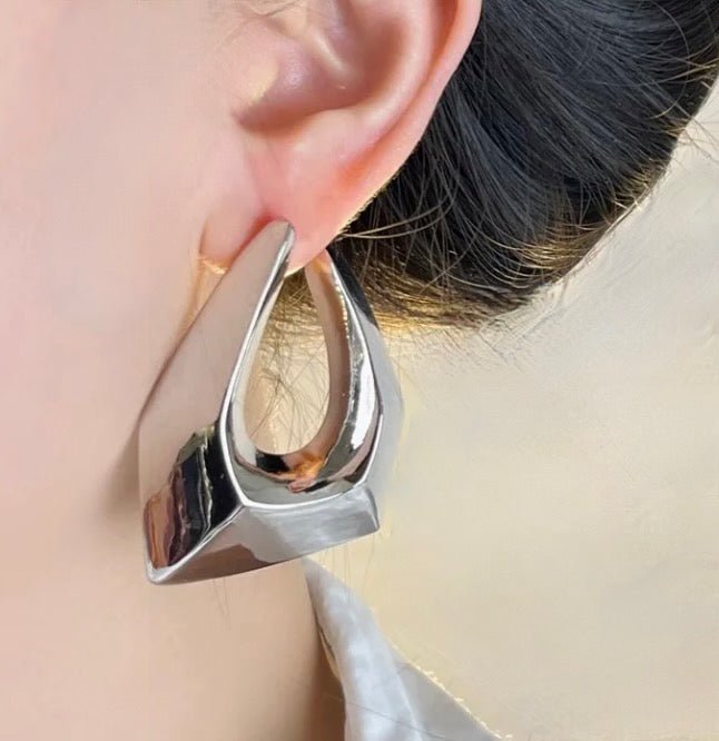 MESA SCULPTURAL EARRING - RHODIUM